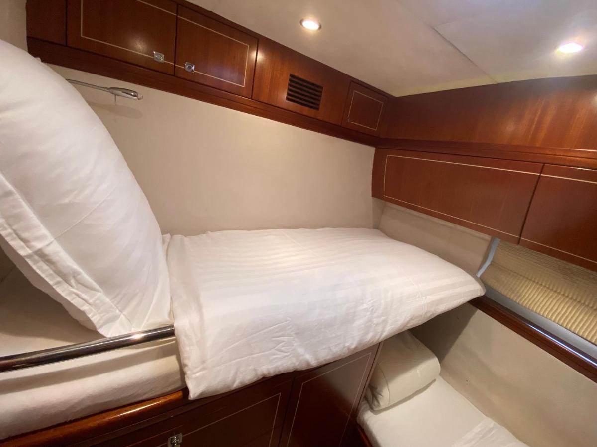 Yacht In Barcelona Ξενοδοχείο Sant Adria de Besos Εξωτερικό φωτογραφία