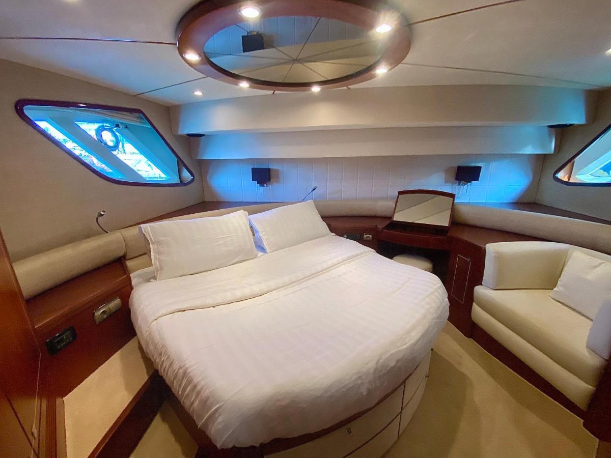 Yacht In Barcelona Ξενοδοχείο Sant Adria de Besos Εξωτερικό φωτογραφία