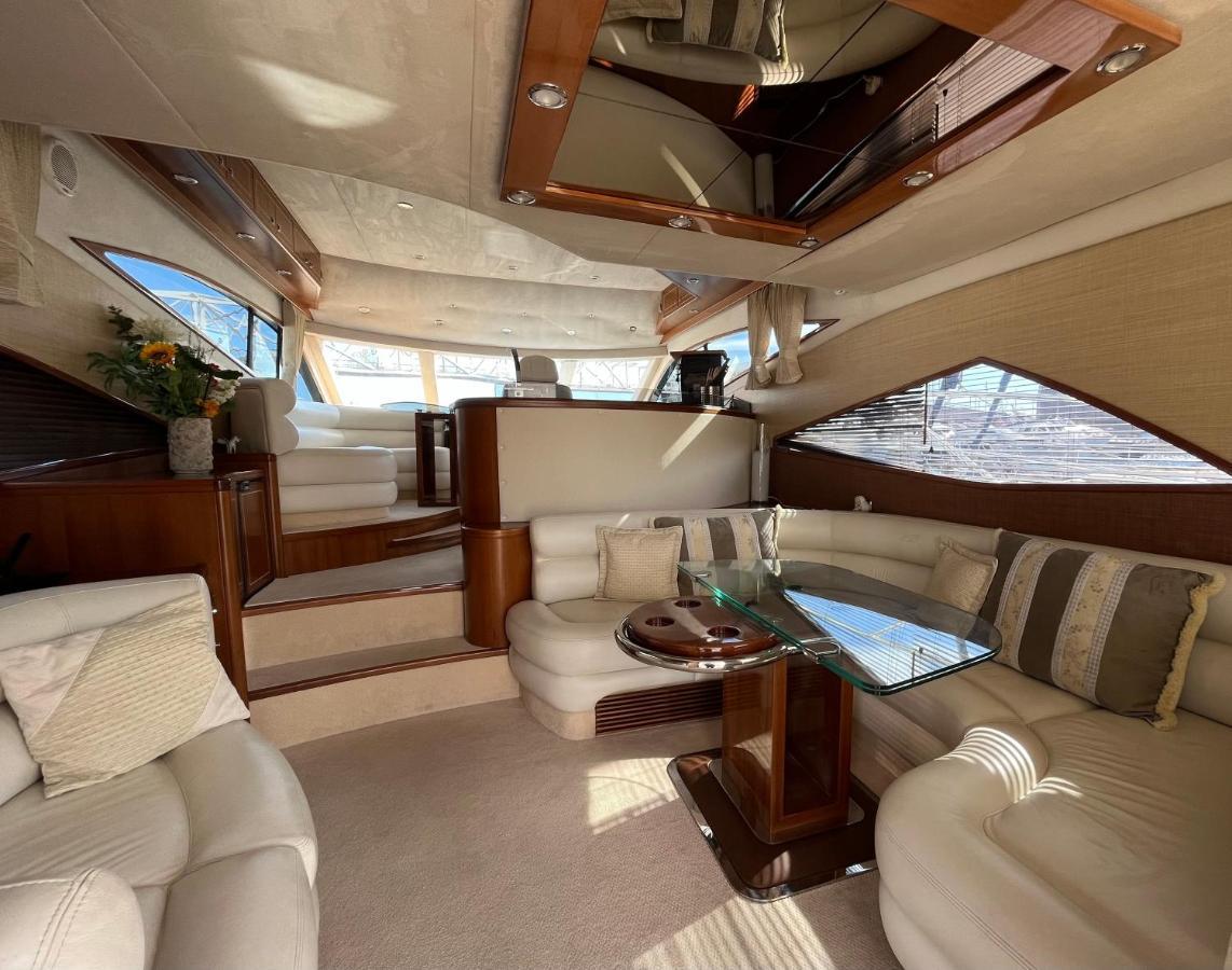 Yacht In Barcelona Ξενοδοχείο Sant Adria de Besos Εξωτερικό φωτογραφία